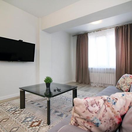 Интересная Двушка В Молодежке Almaty Exterior foto