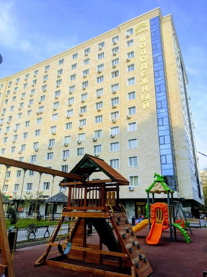 Интересная Двушка В Молодежке Almaty Exterior foto