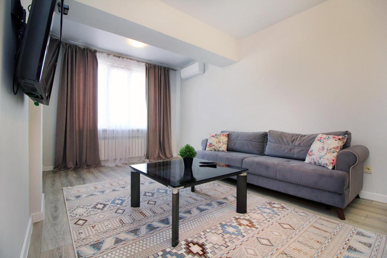 Интересная Двушка В Молодежке Almaty Exterior foto